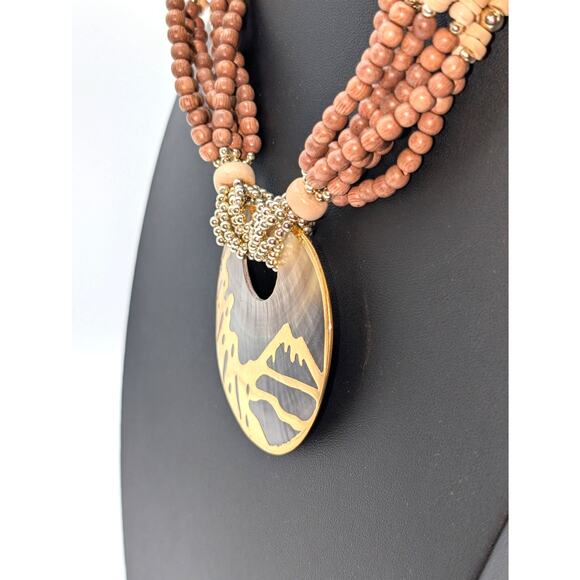 Seven Strand Wood Bead Gold Tone Shell Mountain Scene Disk Pendant 20" Necklace - Picture 5 of 8